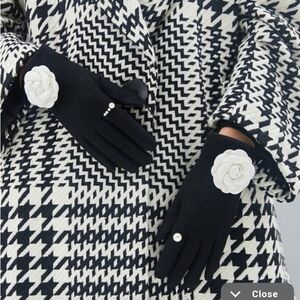 Camillia Flower Black Pearl Gloves Nwt With Stylus Fingertip